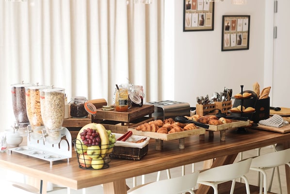 Daily buffet breakfast for a fee