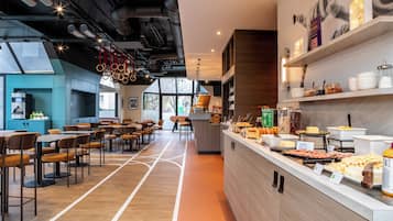 Petit déjeuner buffet (13.9 EUR par personne)