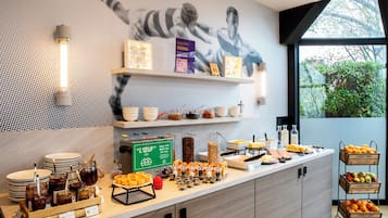 Petit déjeuner buffet (13.9 EUR par personne)