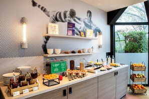 Daily buffet breakfast (EUR 13.9 per person) - ibis Styles Colombes Paris Ouest (Colombes)