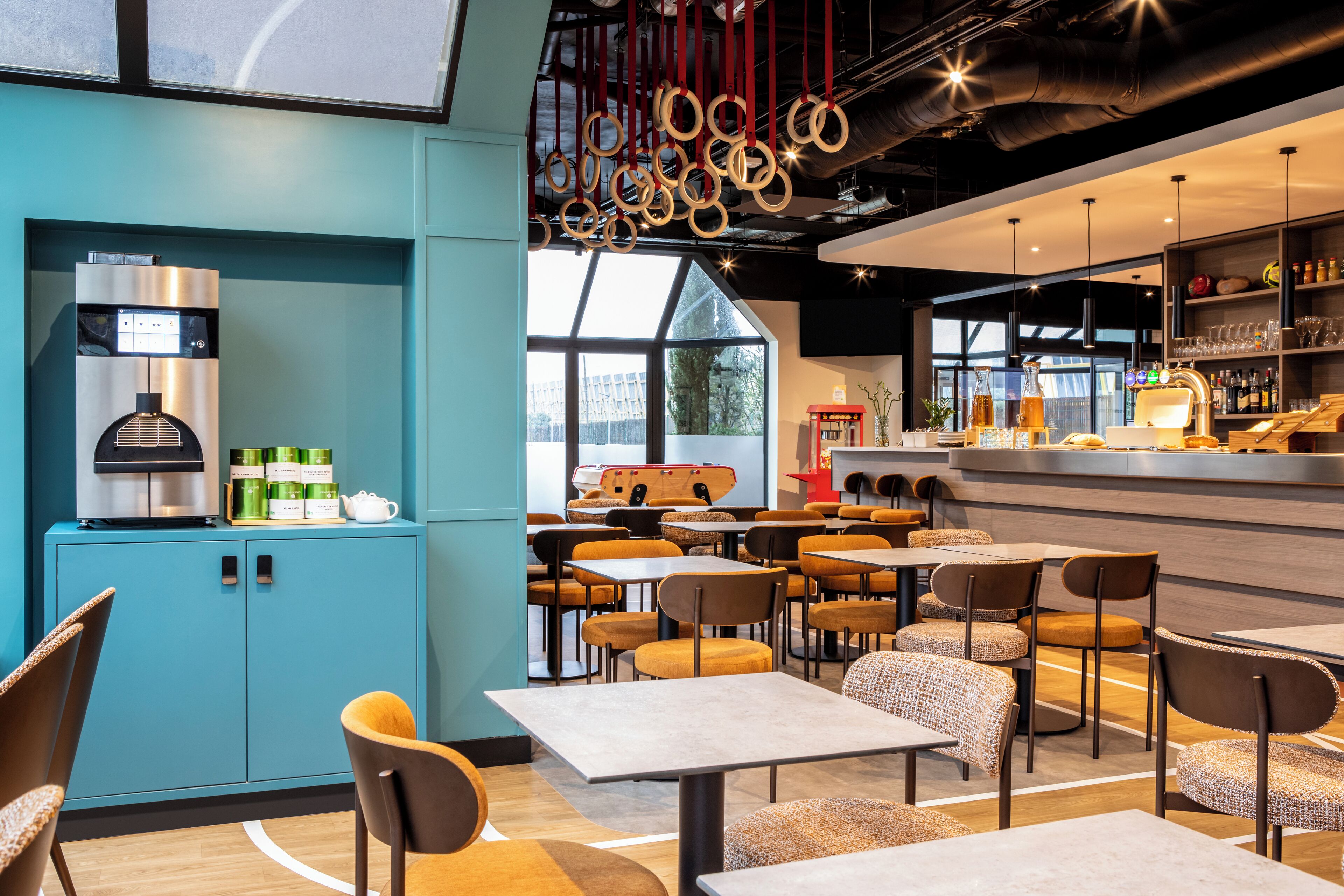 Breakfast and dinner served, French cuisine