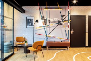 Lobby sitting area - ibis Styles Colombes Paris Ouest (Colombes)