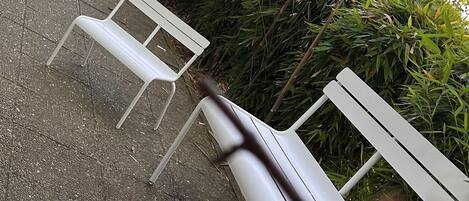 Standard-huone, useita sänkyjä | Terassi/patio