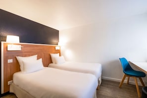 Standard Room, 2 Single Beds, Non Smoking - Comfort Hotel Rungis Orly (Rungis)