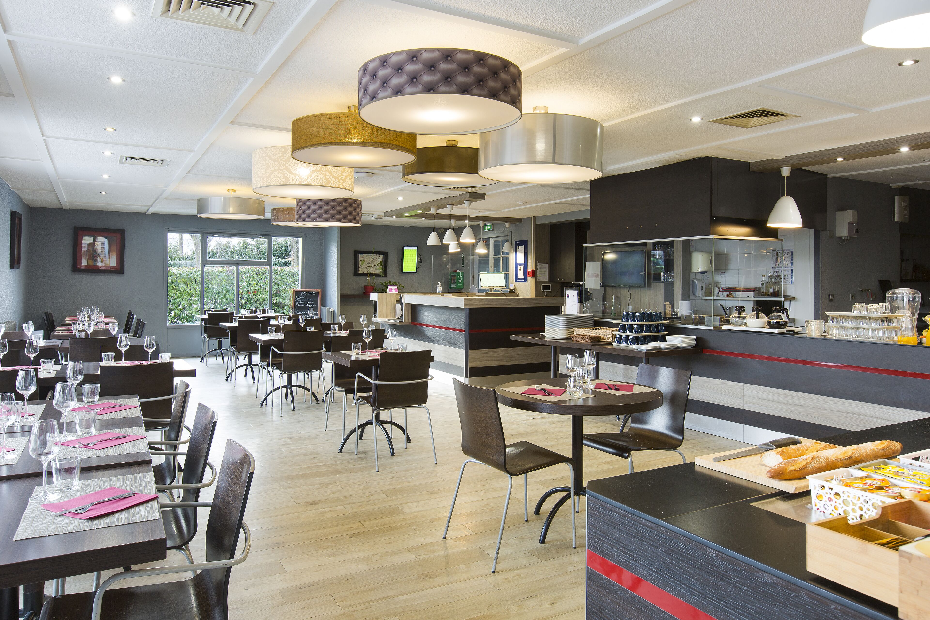 lunch and dinner served