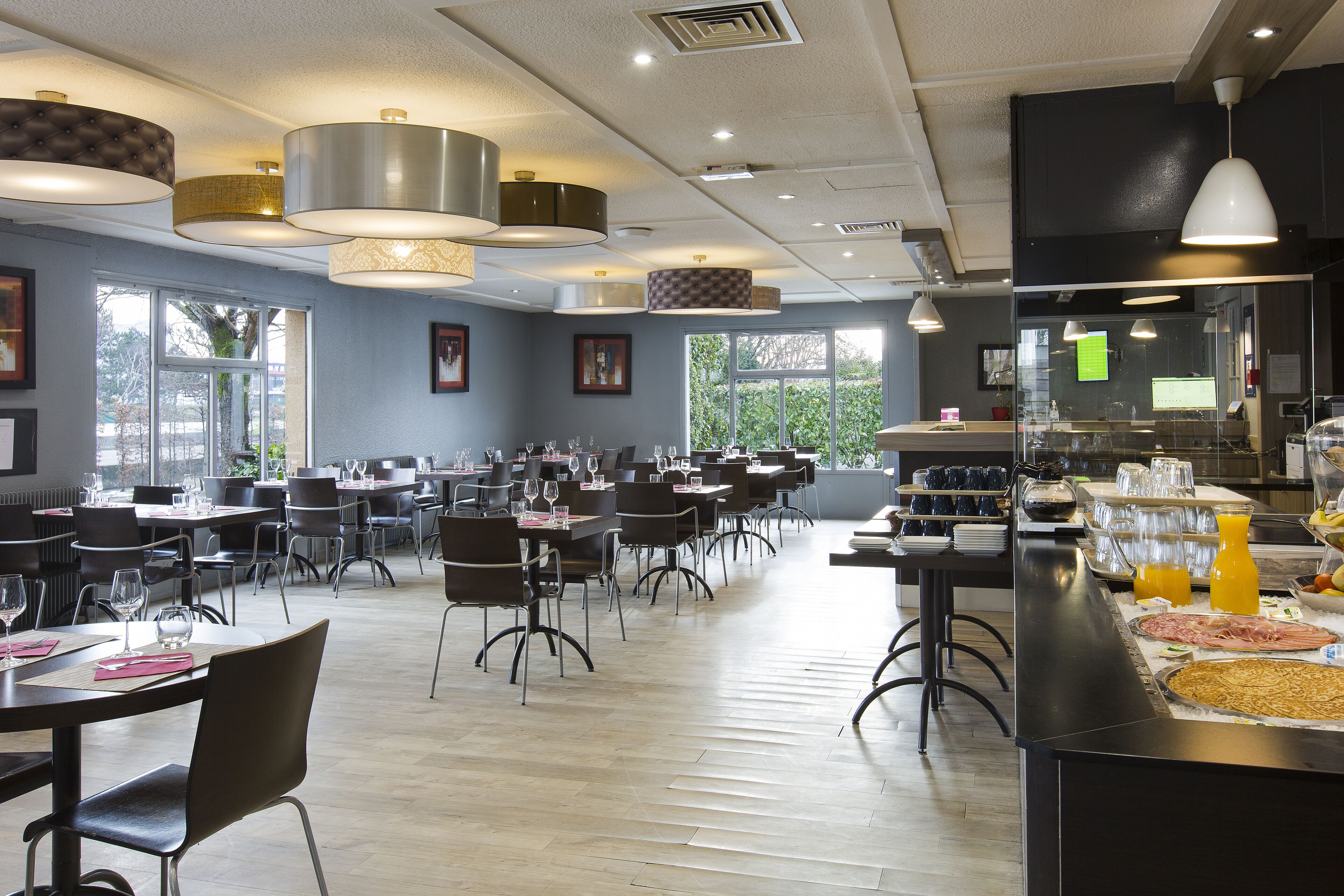 lunch and dinner served