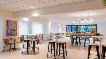 Frokost og middag serveres, franske retter