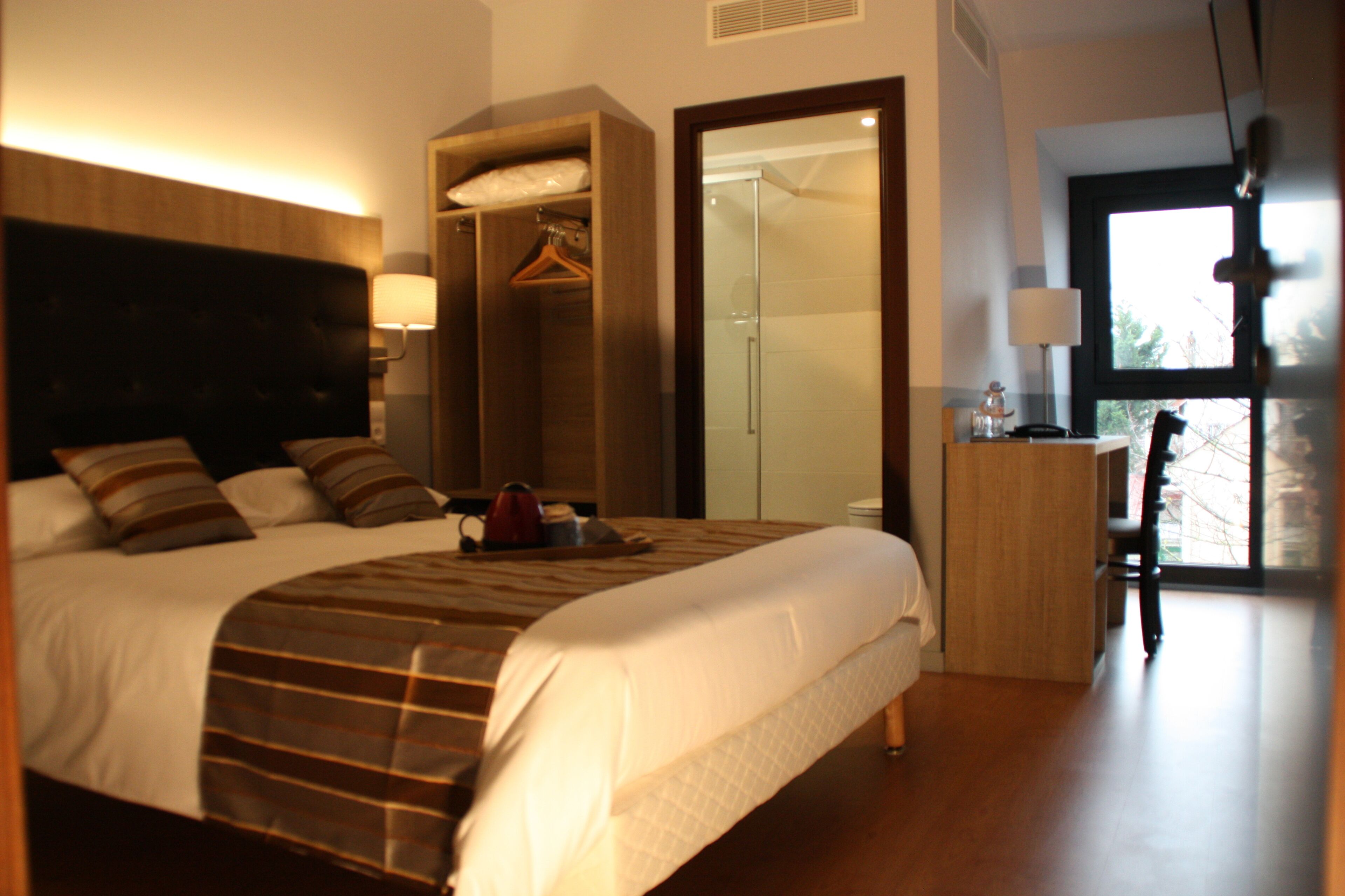 客房內保險箱、書桌、隔音、免費無線上網