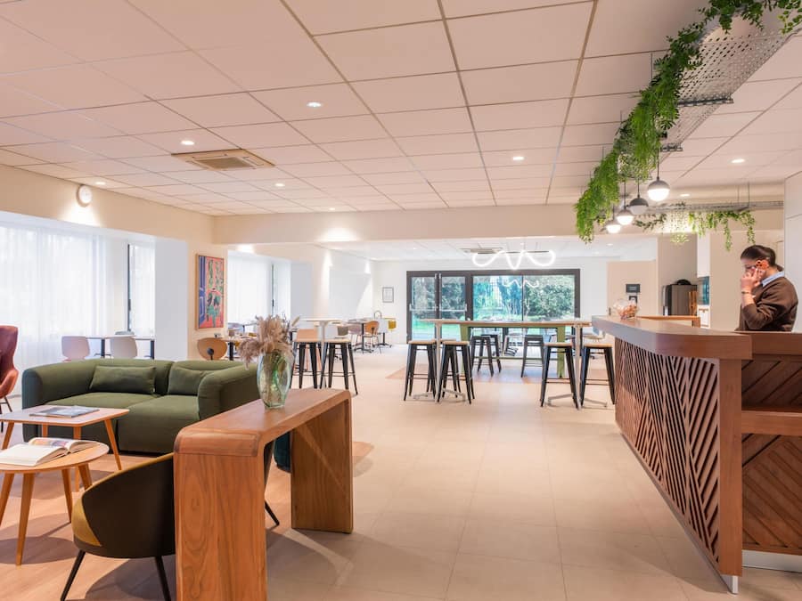 Lobby lounge