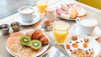 Petit déjeuner buffet servi tous les jours en supplément