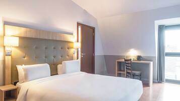 Rom – superior, 1 dobbeltseng | Safe på rommet, skrivebord, lydisolert og wi-fi (inkludert)