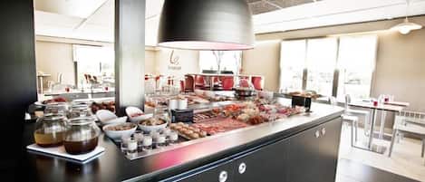 Daily buffet breakfast (EUR 11.9 per person)