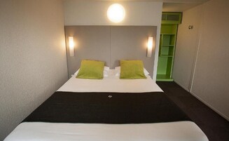 Classic Double Room | Premium bedding, desk, laptop workspace, blackout drapes