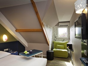 Hochwertige Bettwaren, Schreibtisch, schallisolierte Zimmer