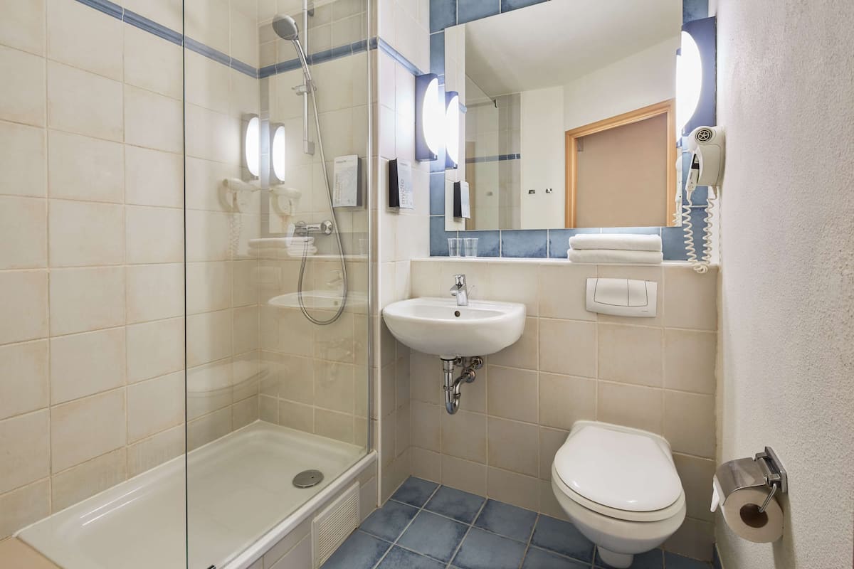 eco-friendly toiletries, hair dryer, towels