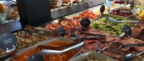 FrĂŒhstĂŒck und Abendessen, französische KĂŒche