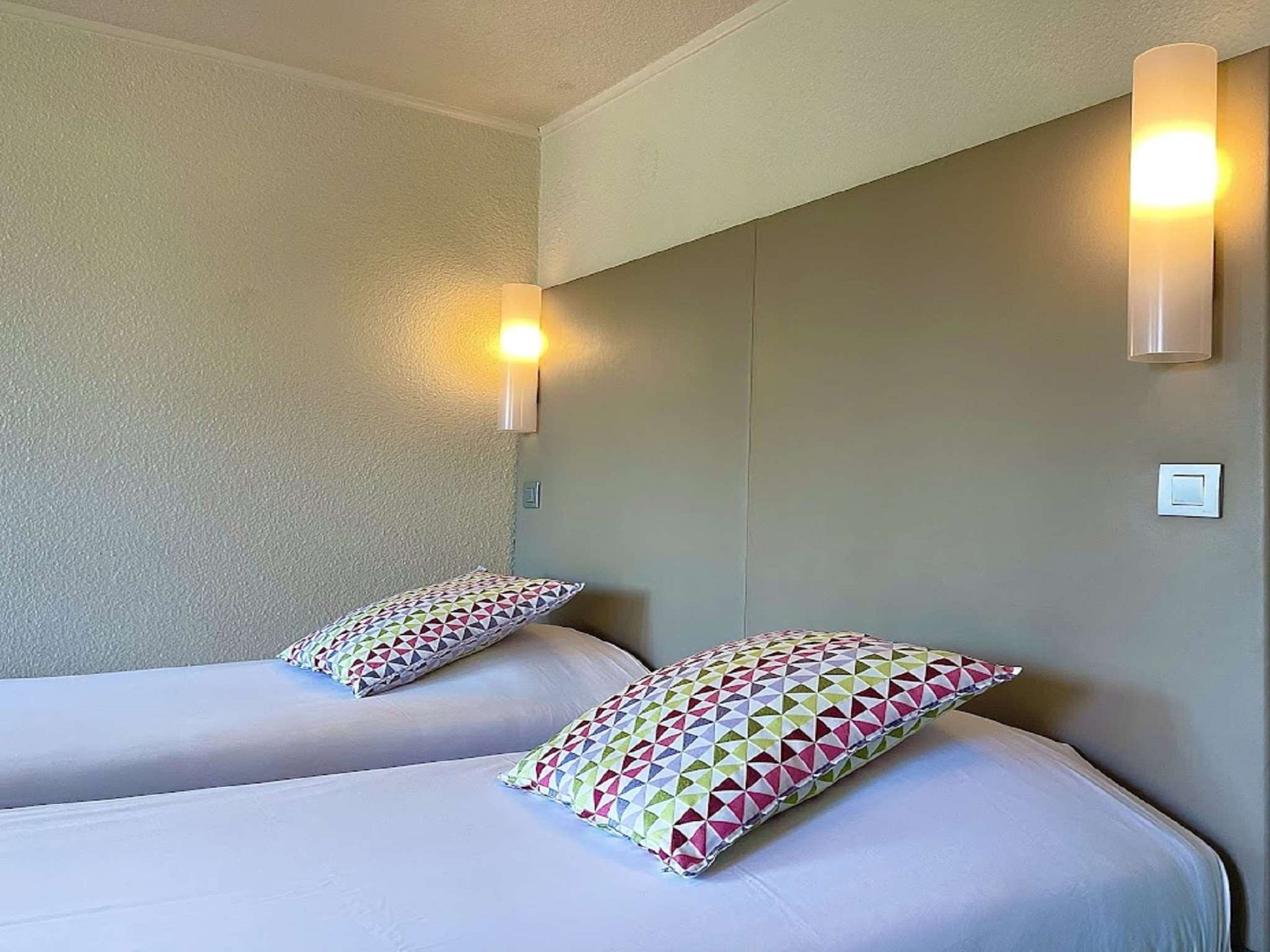 standard room, 2 single beds | desk, blackout curtains, soundproofing, iron/ironing board