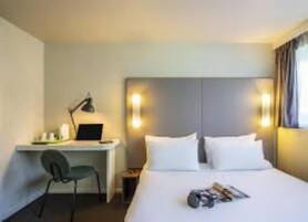 Standard Room, 2 Twin Beds | Desk, blackout drapes, soundproofing, iron/ironing board