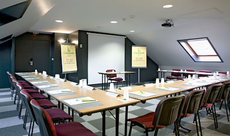 Rezeption. Hotel Campanile Amiens - Glisy