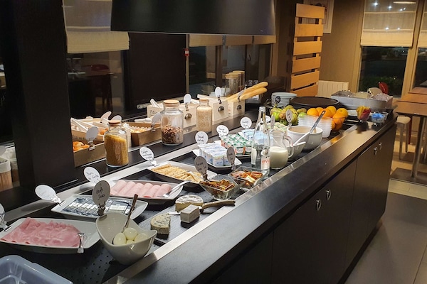 Daily buffet breakfast for a fee