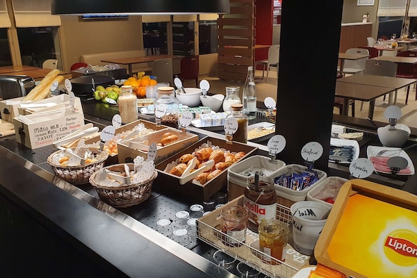 Daily buffet breakfast for a fee