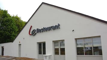 Breakfast and dinner served, French cuisine