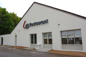 Breakfast and dinner served, French cuisine - Hotel Campanile Amiens - Glisy (Glisy)