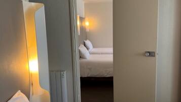 Bureau, rideaux occultants, chambres insonorisées