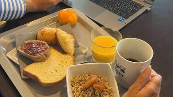 Esmorzar diari per emportar (12.90 EUR per persona)