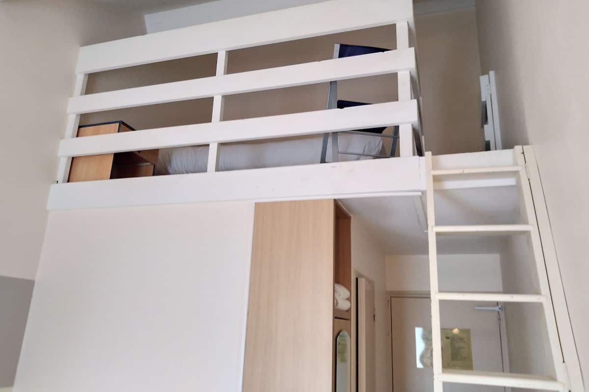 Desk, free cribs/infant beds, free WiFi, bed sheets