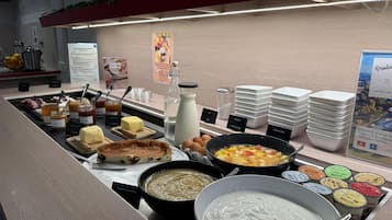 Dagelijks ontbijt voor onderweg (EUR 12.90 per persoon)