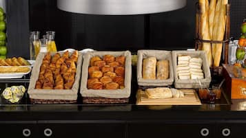 Daily buffet breakfast (EUR 11.9 per person)