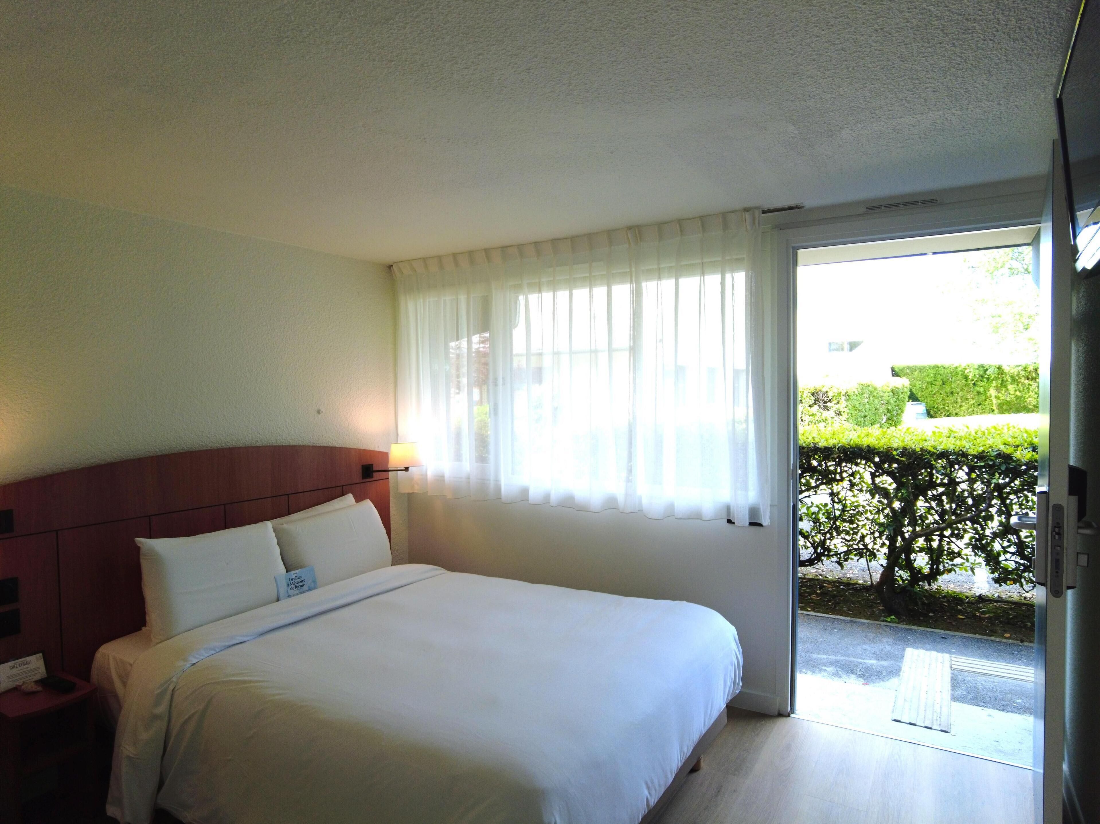 Room, 1 Double Bed, Mobility Accessible | Premium bedding, desk, blackout drapes, soundproofing