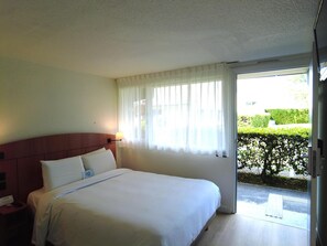 Habitación, 1 cama doble, accesible en silla de ruedas | Ropa de cama de alta calidad, escritorio, cortinas opacas