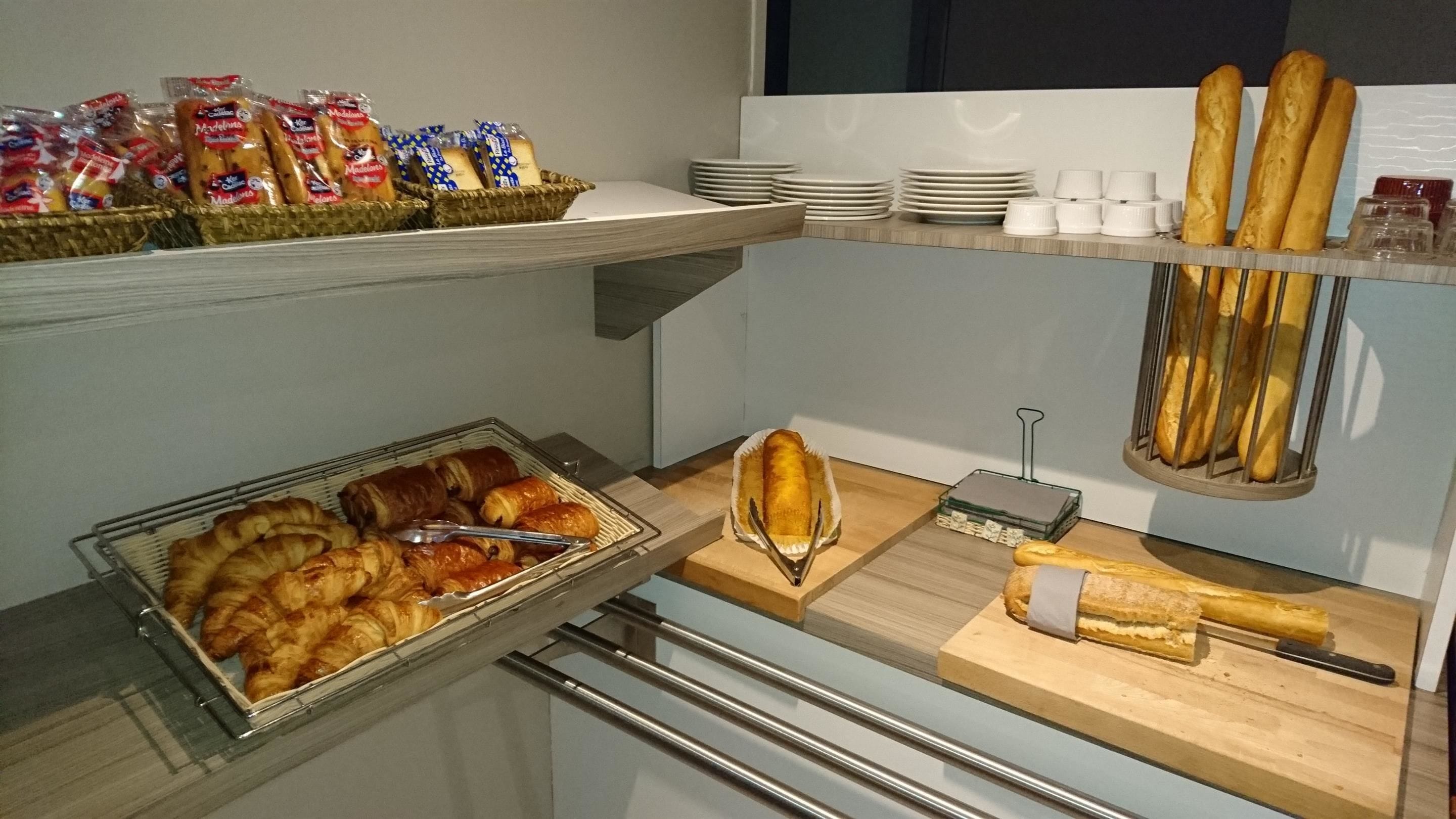 Daily buffet breakfast for a fee