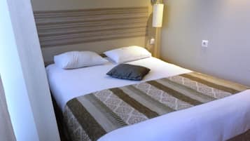 Chambre Supérieure, 1 lit double | Literie de qualité supérieure, ameublement personnalisé, bureau