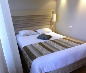 Superior Room, 1 Queen Bed | Premium bedding, individually furnished, desk, laptop workspace - Hotel Kyriad Toulouse Sud - Roques (Roques)