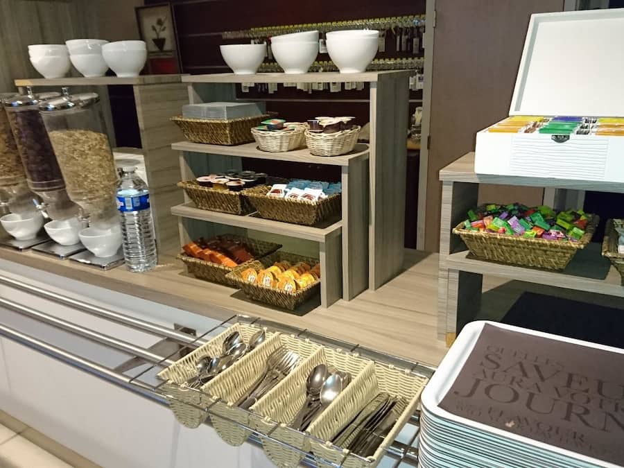 Petit déjeuner buffet (11.5 EUR par personne)