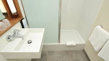 Articles de toilette écologiques, serviettes fournies