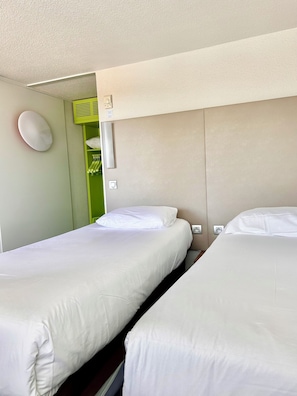 Standard Room, 2 Twin Beds | Premium bedding, desk, soundproofing, free cribs/infant beds