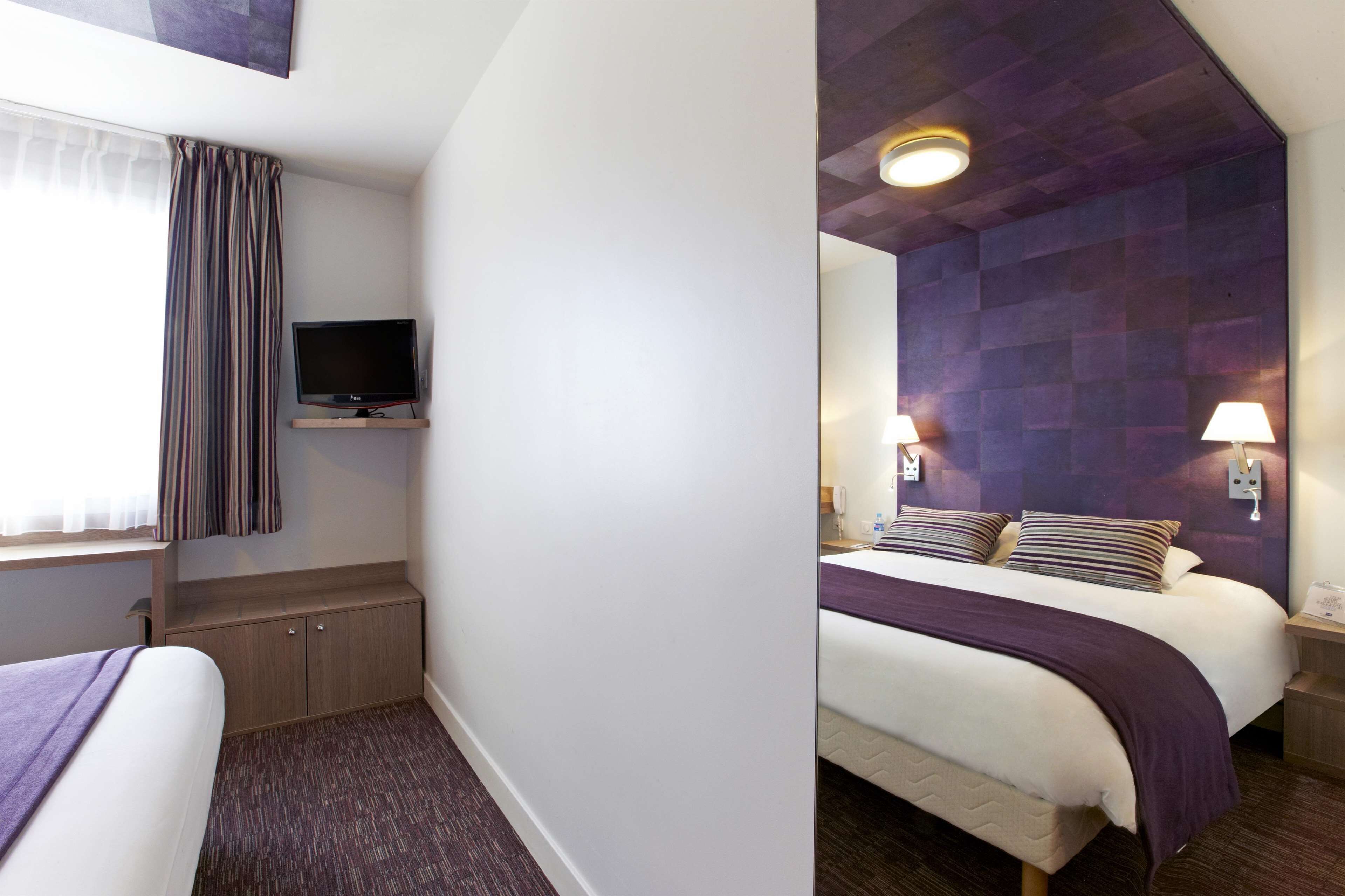 standard room, 1 double bed | desk, laptop workspace, blackout curtains, iron/ironing board