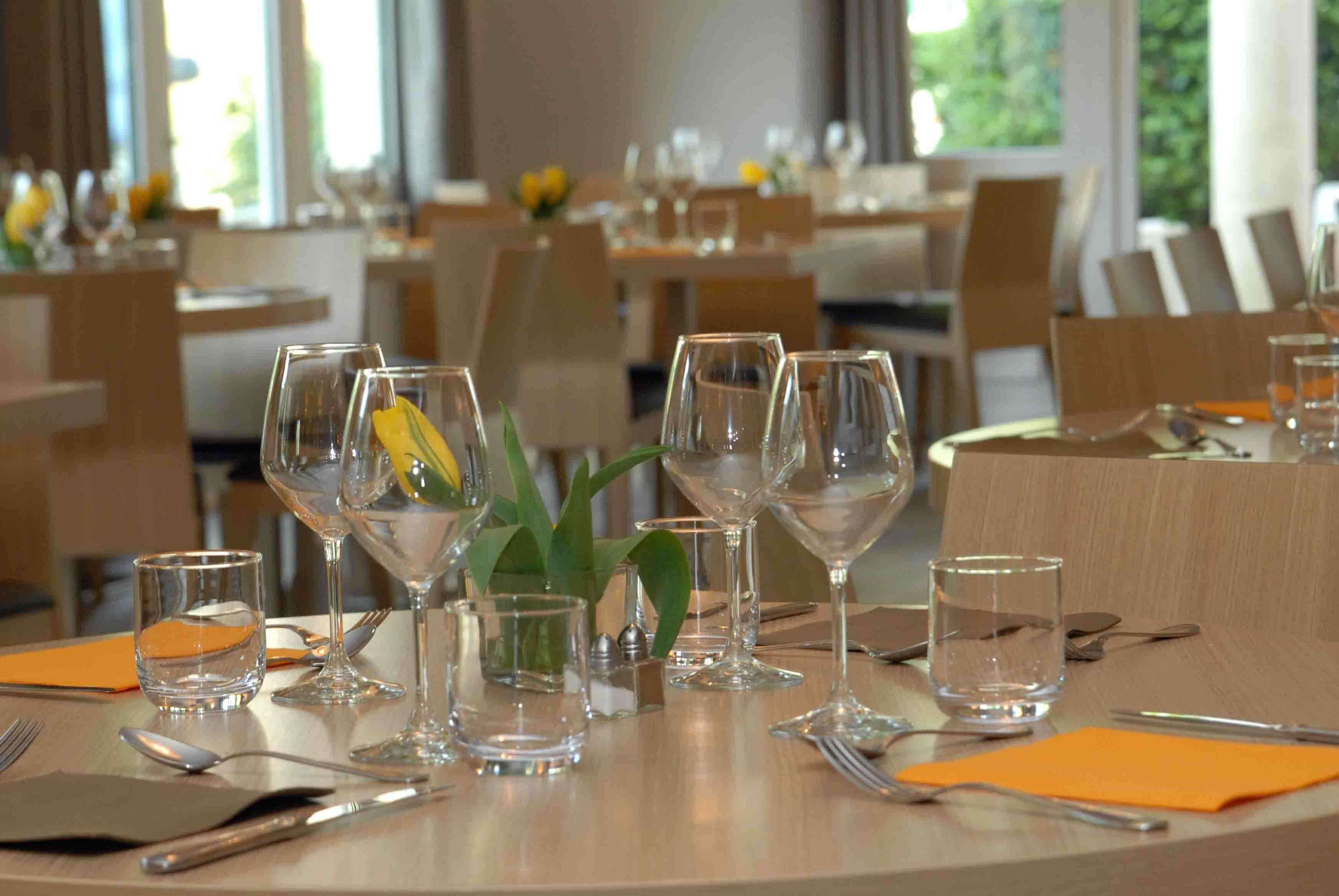 lunch and dinner served, french cuisine