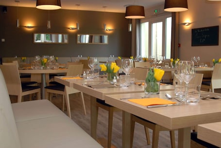 Déjeuner et dîner servis sur place. Kyriad Valence Nord