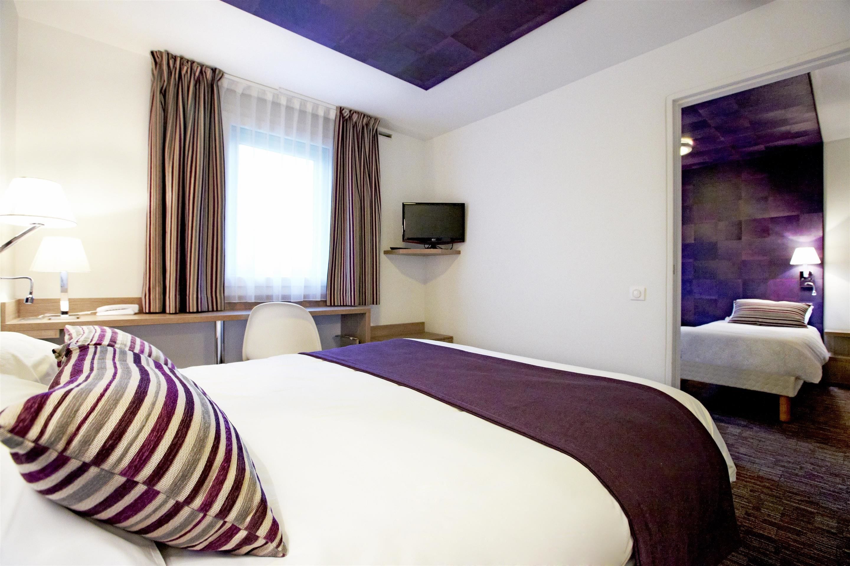standard room, 1 double bed | desk, laptop workspace, blackout curtains, iron/ironing board