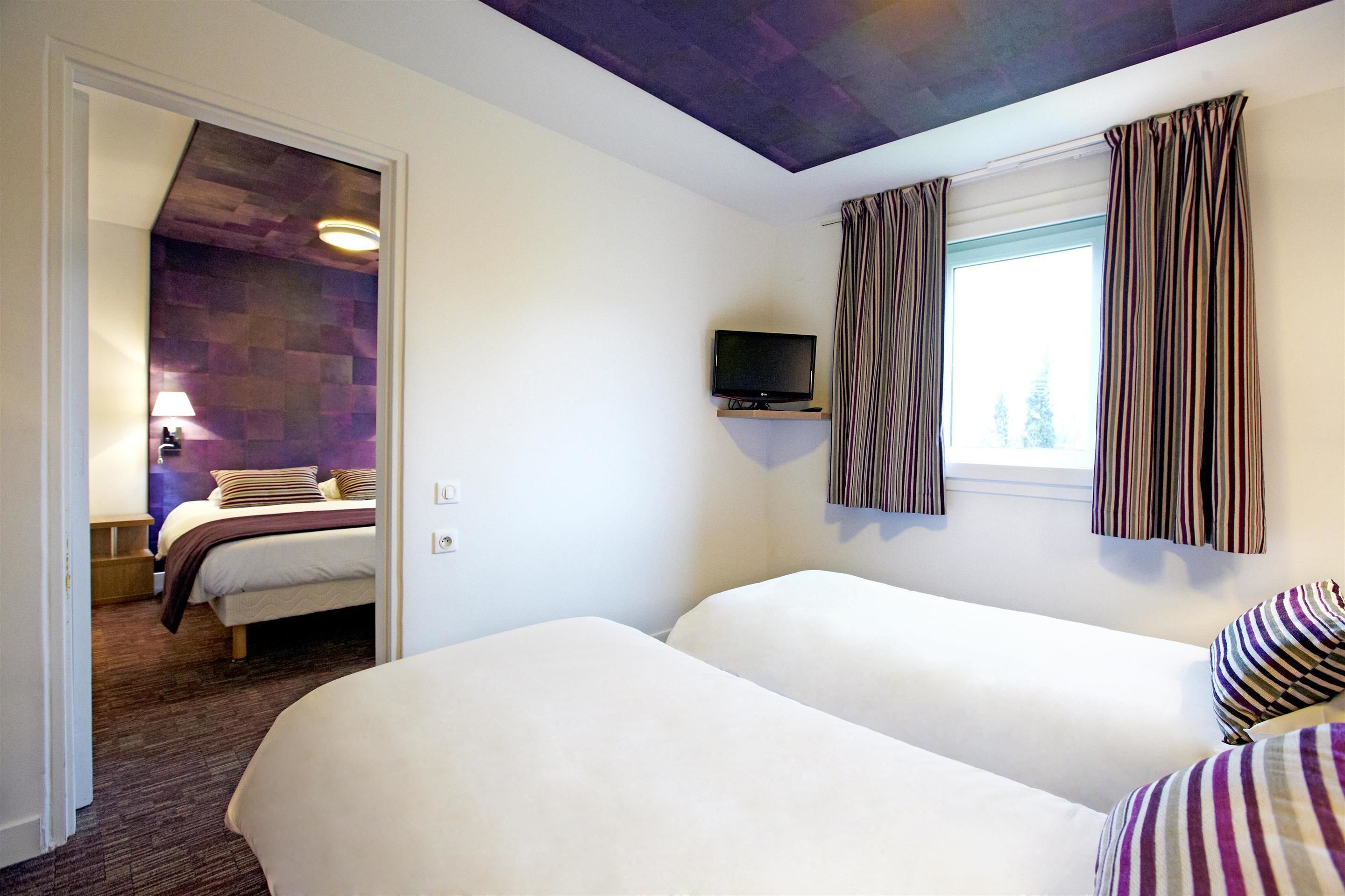 standard room, 2 single beds | desk, laptop workspace, blackout curtains, iron/ironing board