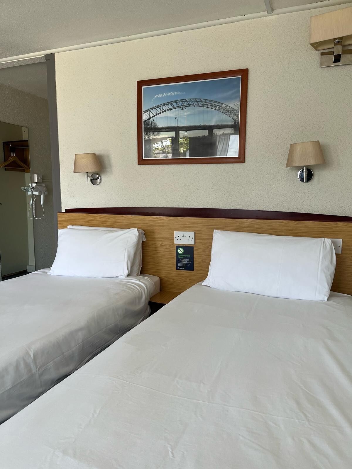 standard room, 2 single beds | desk, laptop workspace, blackout curtains, free wifi