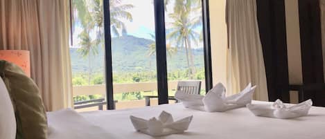 Junior Suite, 1 King Bed | Premium bedding, Select Comfort beds, in-room safe