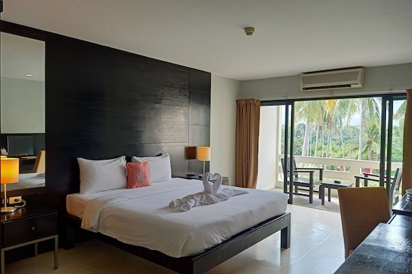 Premium bedding, Select Comfort beds, in-room safe