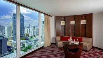 In-room safe, individually furnished, desk, laptop workspace