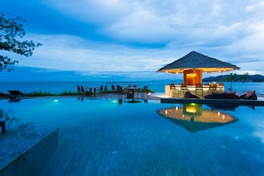 2 bars/lounges, 2 poolside bars, beach bar